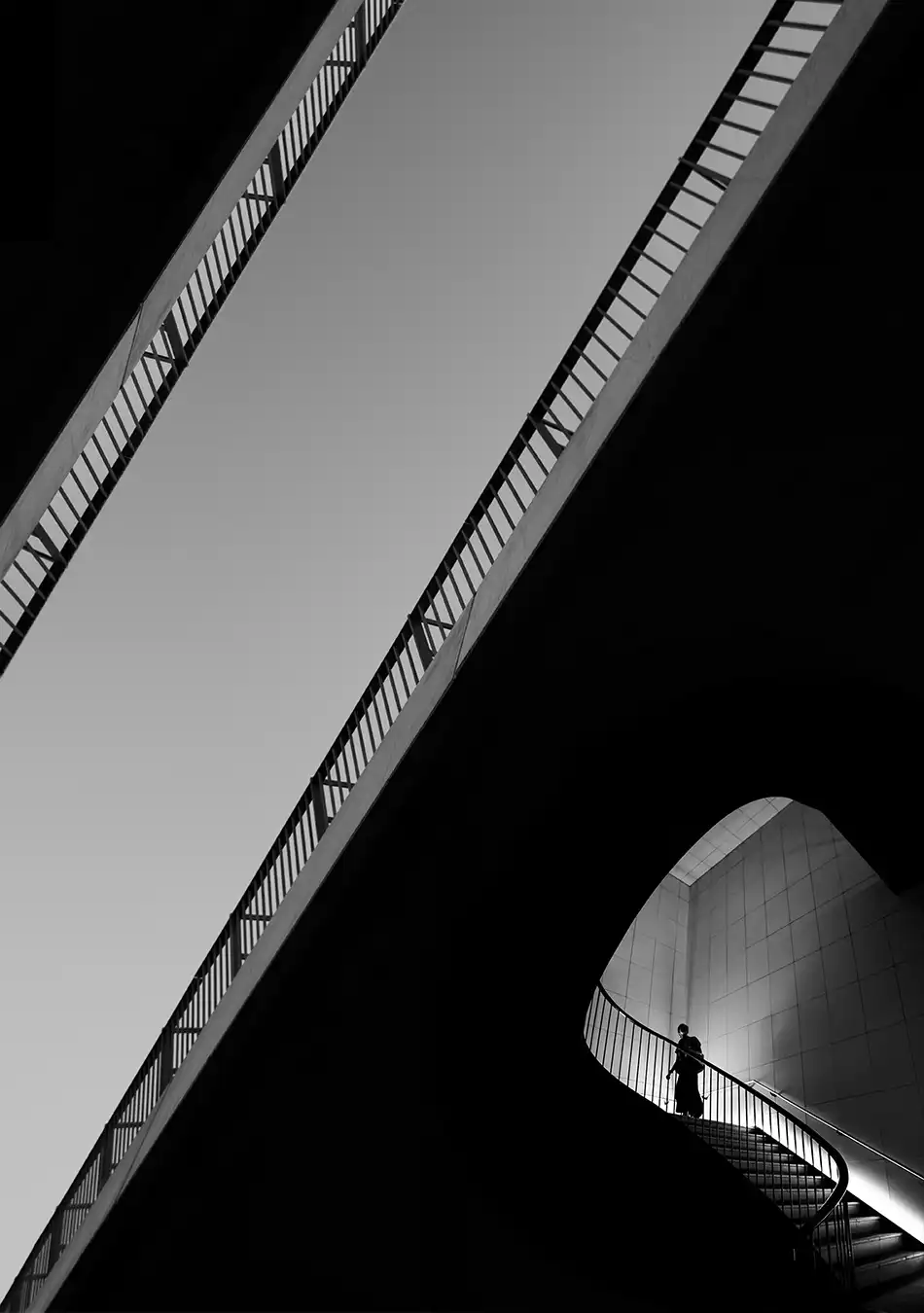 B W